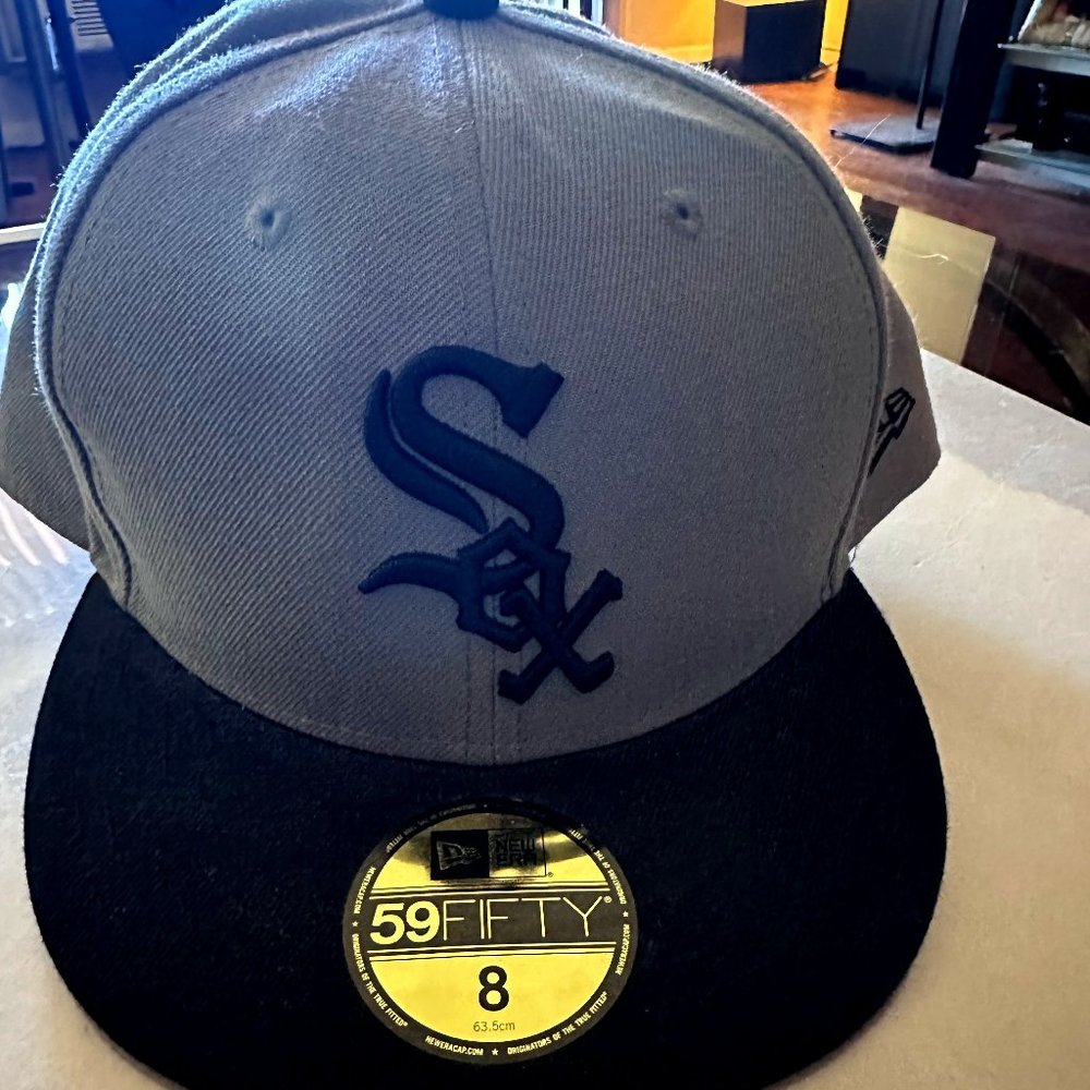 Lightly Used New Era White Sox's Fitted Cap size 8